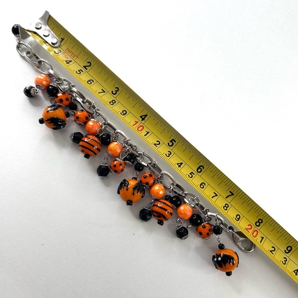 Silver Tone Art Glass Lampwork Beaded Chunky Halloween Bat Orange Black Bracelet - Picture 6 of 6